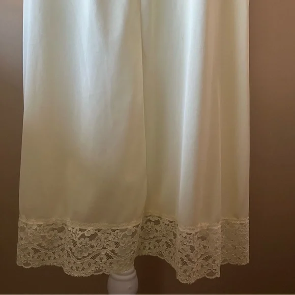 Vintage Vassarette Div Of Musingwear Inc Cream Slip Dress - Picture 6 of 12